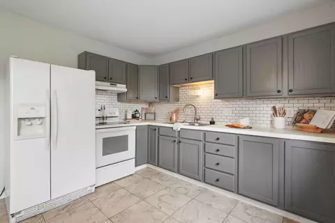 Kitchen - 10547 Creamer Rd, Orient, OH 43146 photo 1 of 2