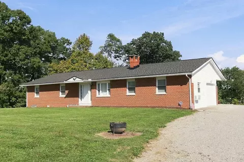 6270 Indian Run Rd NE, Pleasantville, OH 43148