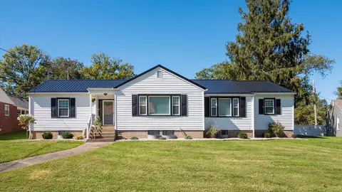 2033 Normandy Cir, Zanesville, OH 43701