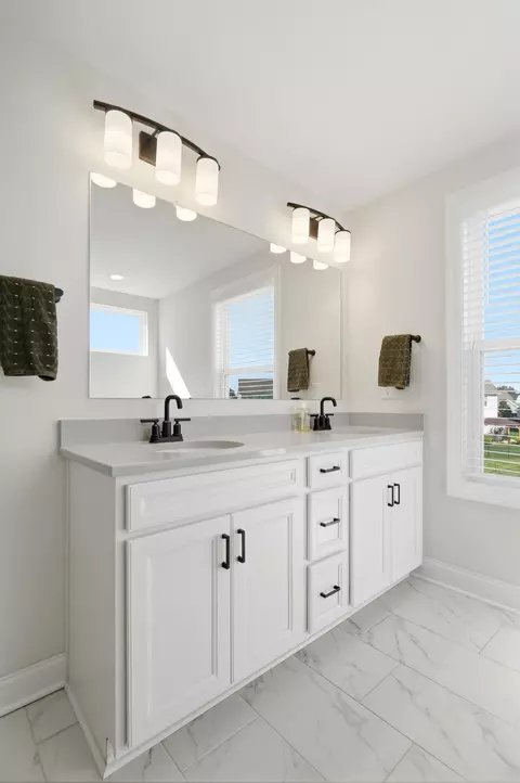 Bath - 39 Bluestone Ln, Delaware, OH 43015 photo 4 of 10