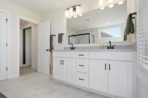 Bath - 39 Bluestone Ln, Delaware, OH 43015 photo 3 of 10
