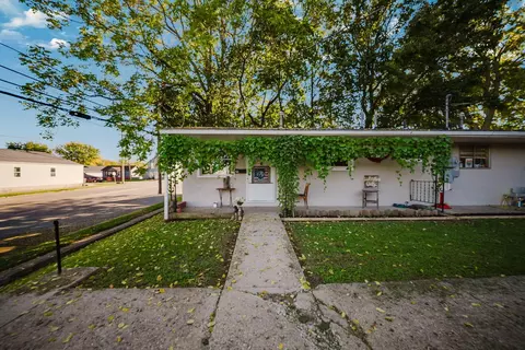 Exterior - 1025 S Pickaway St, Circleville, OH 43113 photo 4 of 11