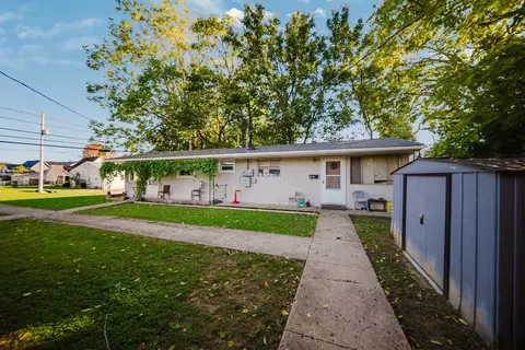 Exterior - 1025 S Pickaway St, Circleville, OH 43113 photo 7 of 11