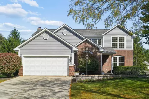 8240 Chateau Ln, Westerville, OH 43082