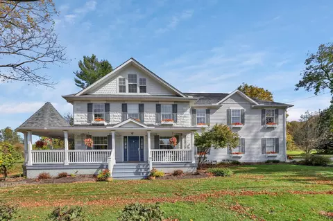 4490 North St, Granville, OH 43023