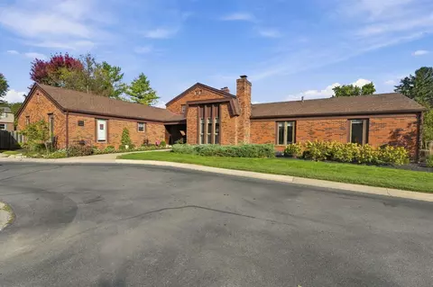 4261 Chaucer Ln, Columbus, OH 43220