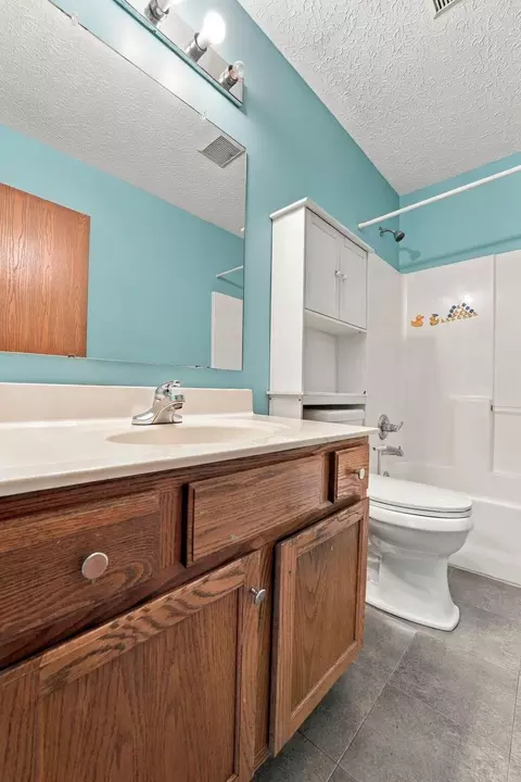 Bath - 357 Eddington Dr, Pataskala, OH 43062 photo 7 of 8