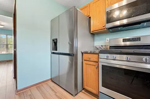 Kitchen - 357 Eddington Dr, Pataskala, OH 43062 photo 8 of 9