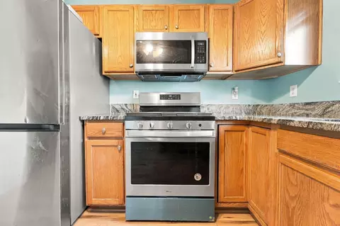 Kitchen - 357 Eddington Dr, Pataskala, OH 43062 photo 7 of 9