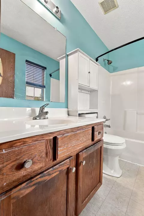 Bath - 357 Eddington Dr, Pataskala, OH 43062 photo 4 of 8