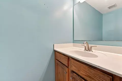 Bath - 357 Eddington Dr, Pataskala, OH 43062 photo 1 of 8