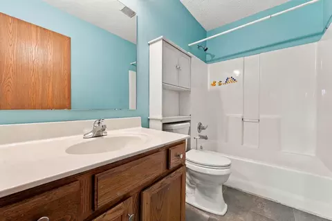 Bath - 357 Eddington Dr, Pataskala, OH 43062 photo 6 of 8