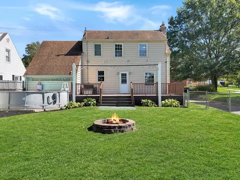 Exterior - 1625 Crestview Dr, Springfield, OH 45504 photo 8 of 14