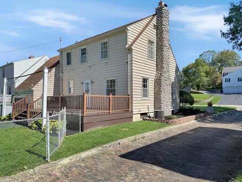 Exterior - 1625 Crestview Dr, Springfield, OH 45504 photo 7 of 14