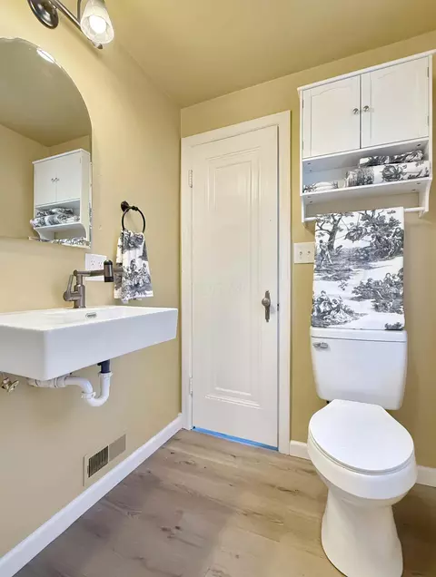 Bath - 1625 Crestview Dr, Springfield, OH 45504 photo 2 of 2