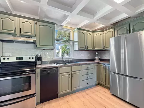 Kitchen - 1625 Crestview Dr, Springfield, OH 45504 photo 3 of 4