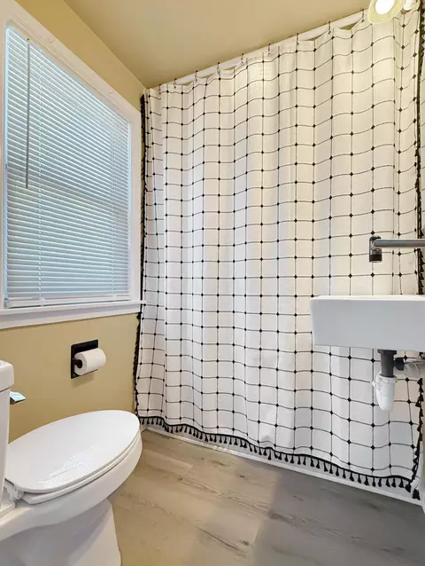 Bath - 1625 Crestview Dr, Springfield, OH 45504 photo 1 of 2