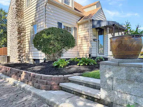 Exterior - 1625 Crestview Dr, Springfield, OH 45504 photo 6 of 14