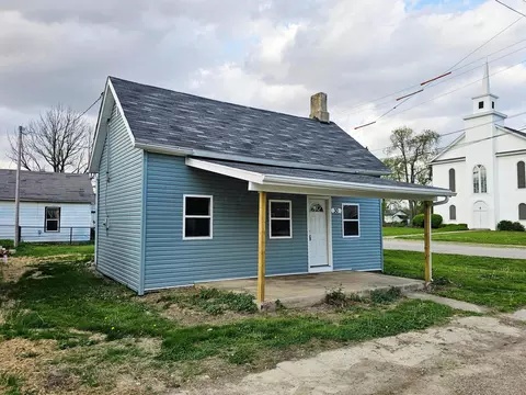 30 Market St, Bloomingburg, OH 43106