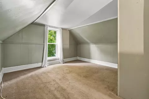 Bedroom - 137 Logan St, Circleville, OH 43113 photo 3 of 4