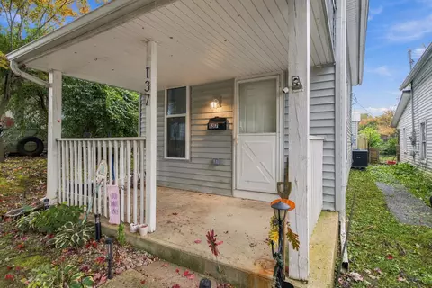 Exterior - 137 Logan St, Circleville, OH 43113 photo 2 of 6