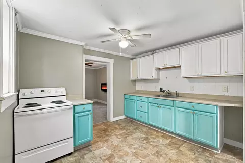 Kitchen - 137 Logan St, Circleville, OH 43113 photo 1 of 2