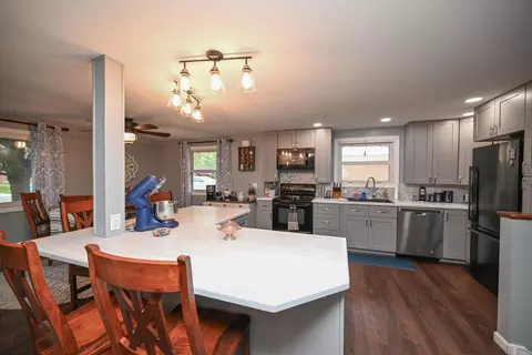 Kitchen - 447 Edgefield Dr, Marion, OH 43302 photo 3 of 4