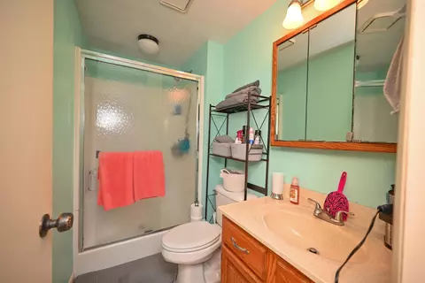 Bath - 447 Edgefield Dr, Marion, OH 43302 photo 3 of 5