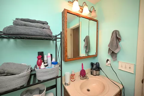 Bath - 447 Edgefield Dr, Marion, OH 43302 photo 4 of 5