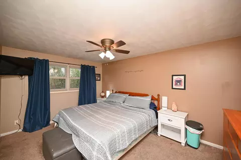 Bedroom - 447 Edgefield Dr, Marion, OH 43302 photo 3 of 4