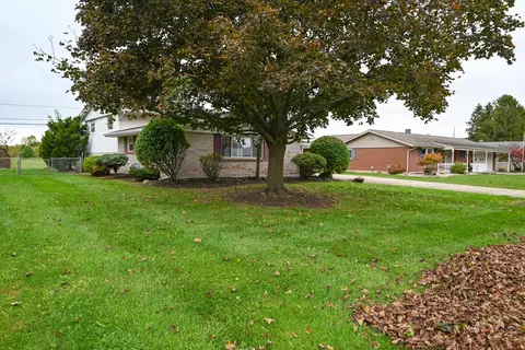 Exterior - 447 Edgefield Dr, Marion, OH 43302 photo 11 of 17