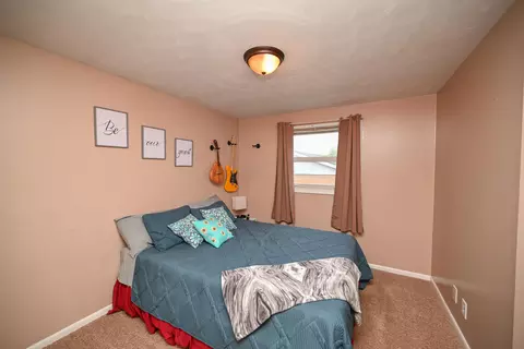 Bedroom - 447 Edgefield Dr, Marion, OH 43302 photo 1 of 4