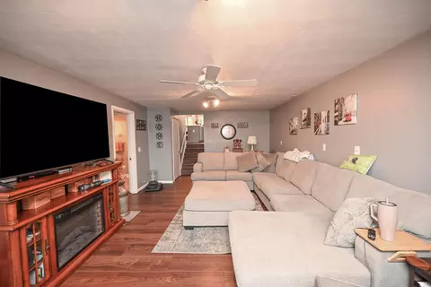 Living - 447 Edgefield Dr, Marion, OH 43302 photo 5 of 5