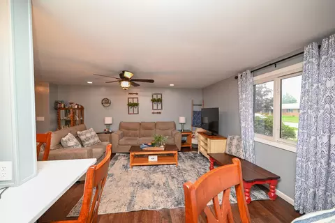 Living - 447 Edgefield Dr, Marion, OH 43302 photo 2 of 5