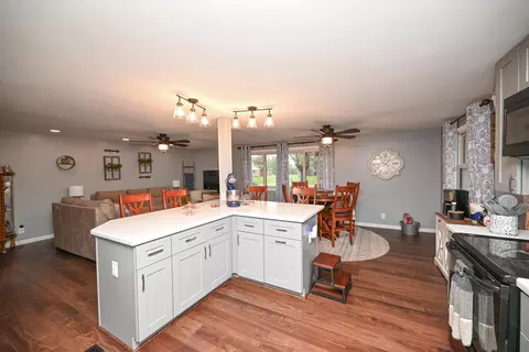 Kitchen - 447 Edgefield Dr, Marion, OH 43302 photo 4 of 4