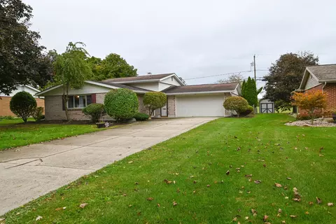 Exterior - 447 Edgefield Dr, Marion, OH 43302 photo 10 of 17