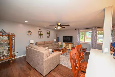 Living - 447 Edgefield Dr, Marion, OH 43302 photo 1 of 5
