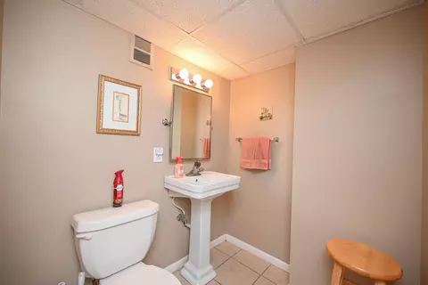 Bath - 447 Edgefield Dr, Marion, OH 43302 photo 5 of 5