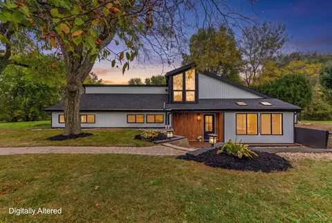 6730 Albanyview Dr, Westerville, OH 43081