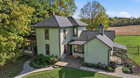 1053 Hayes Rd, Granville, OH 43023