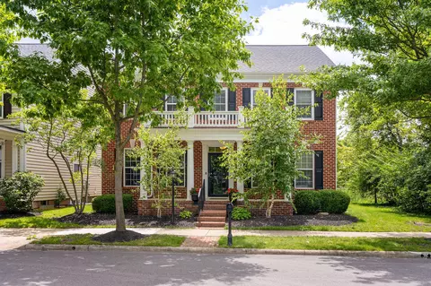 8075 Chatham Green Dr, New Albany, OH 43054