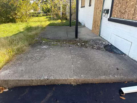 Exterior - 3357 Eakin Rd, Columbus, OH 43204 photo 2 of 4