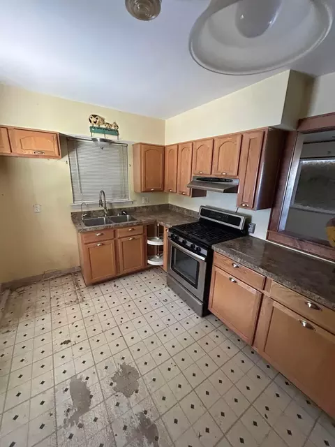 Kitchen - 3357 Eakin Rd, Columbus, OH 43204 photo 1 of 2