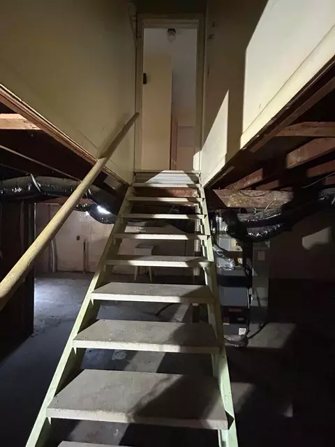 Entry Way - 3357 Eakin Rd, Columbus, OH 43204 photo 2 of 2