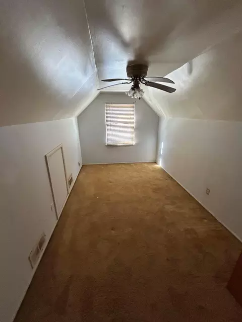 Bedroom - 3357 Eakin Rd, Columbus, OH 43204 photo 2 of 4