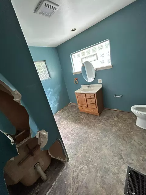 Bath - 3357 Eakin Rd, Columbus, OH 43204 photo 1 of 2
