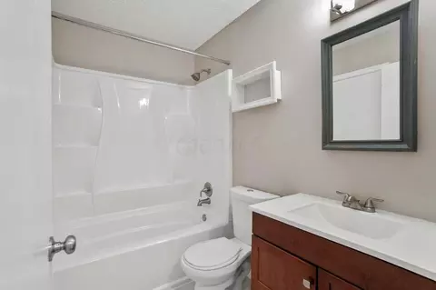 Bath - 384-386 W Powell Rd, Powell, OH 43065 photo 2 of 2