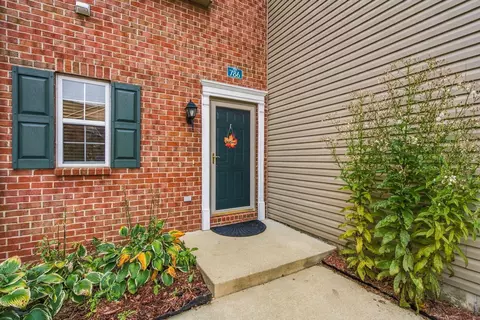 786 Spring Valley Dr, Lewis Center, OH 43035