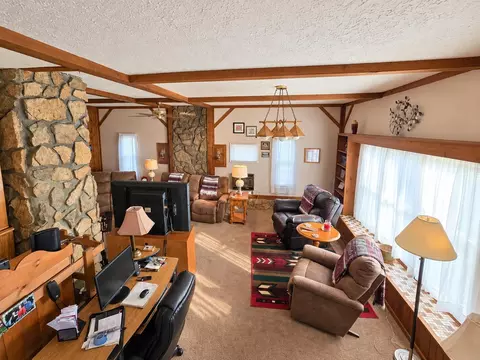 Living - 2525 Gooding Rd, Marion, OH 43302 photo 3 of 5