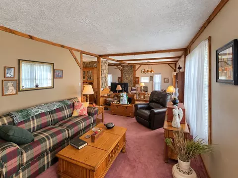 Living - 2525 Gooding Rd, Marion, OH 43302 photo 1 of 5